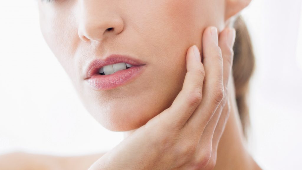 Pimple Worries? Here Are Simple Ways To Pop Them Without A Scar!