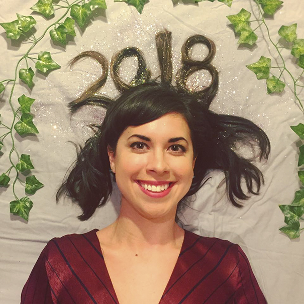 Woman Took The The Same New Year’s Pic For 10 Years And People Noticed She Hasn’t Aged A Bit