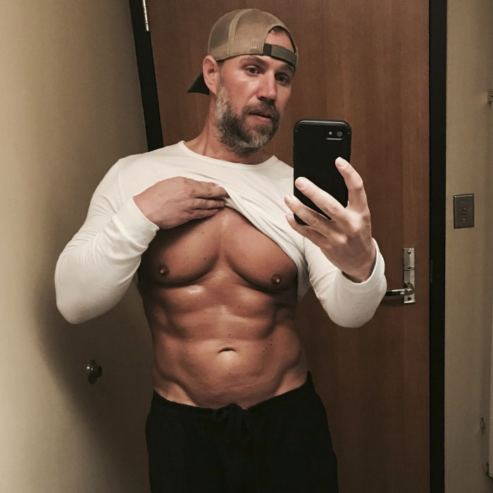 Father Of Three Completely Transforms His Body Beyond Recognition In 6 Months To Keep Up With His Kids