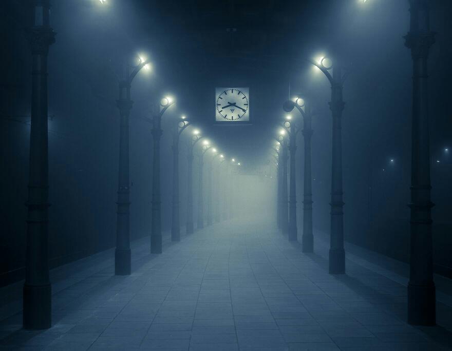 Photographer Captured This Incredible Place Covered In Fog And The Result Is Mind Blowing